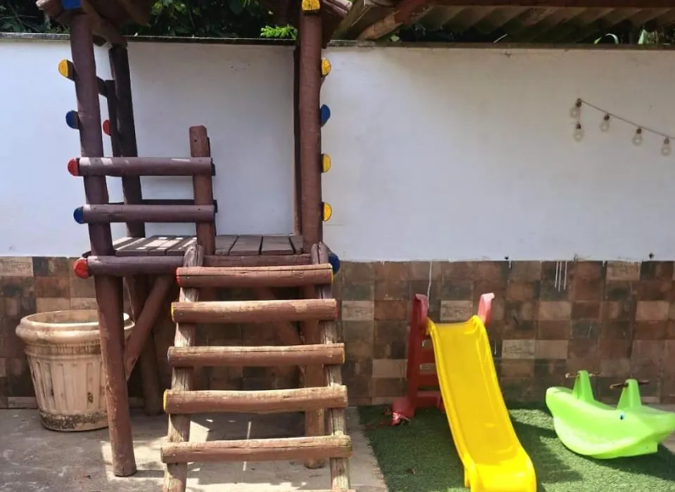 Casa com piscina e muita tranquilidade-1