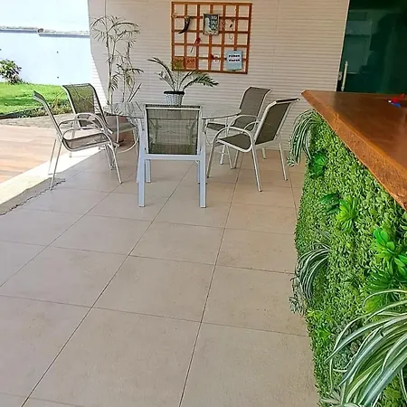 Casa com piscina e muita tranquilidade-3